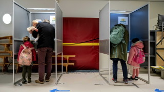 Холандските избиратели масово гласуват на последния ден от парламентарните избори