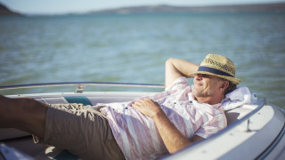 Свързваме дремването следобед с режима на малките деца или пък