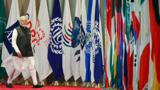 Вече над десетилетие властовата констелация в международната система се децентрализа