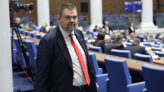 Винаги всичко е възможно Това заяви председателят на парламентарната група