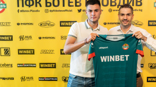 Ботев Пловдив подписа първи професионален договор с юношата на Клуба