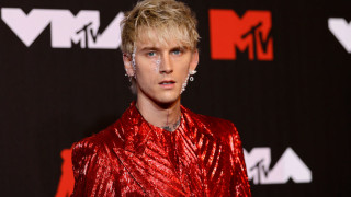 Machine Gun Kelly e познат като рап музикант и още