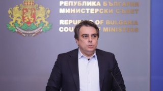 Асен Василев не вижда защо да се променя гласуването в неделя