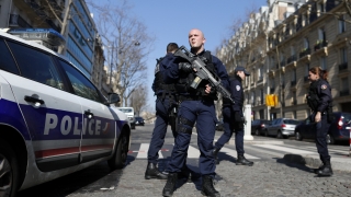 Един човек е ранен при отваряне на плик в офиса на МВФ в Париж