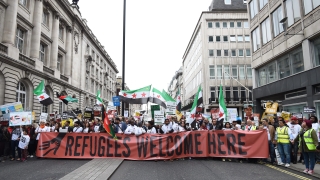 Хиляди на протест в подкрепа на бежанците в Лондон 