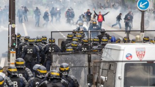 200 задържани на първомайския протест в Париж 