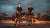  Валтери Хейнила и Алвари Пойкола описват какво е да стигнеш от Финландия до Сингапур с колело 