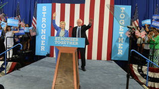 Бърни Сандърс подкрепи Хилари Клинтън за президент на САЩ