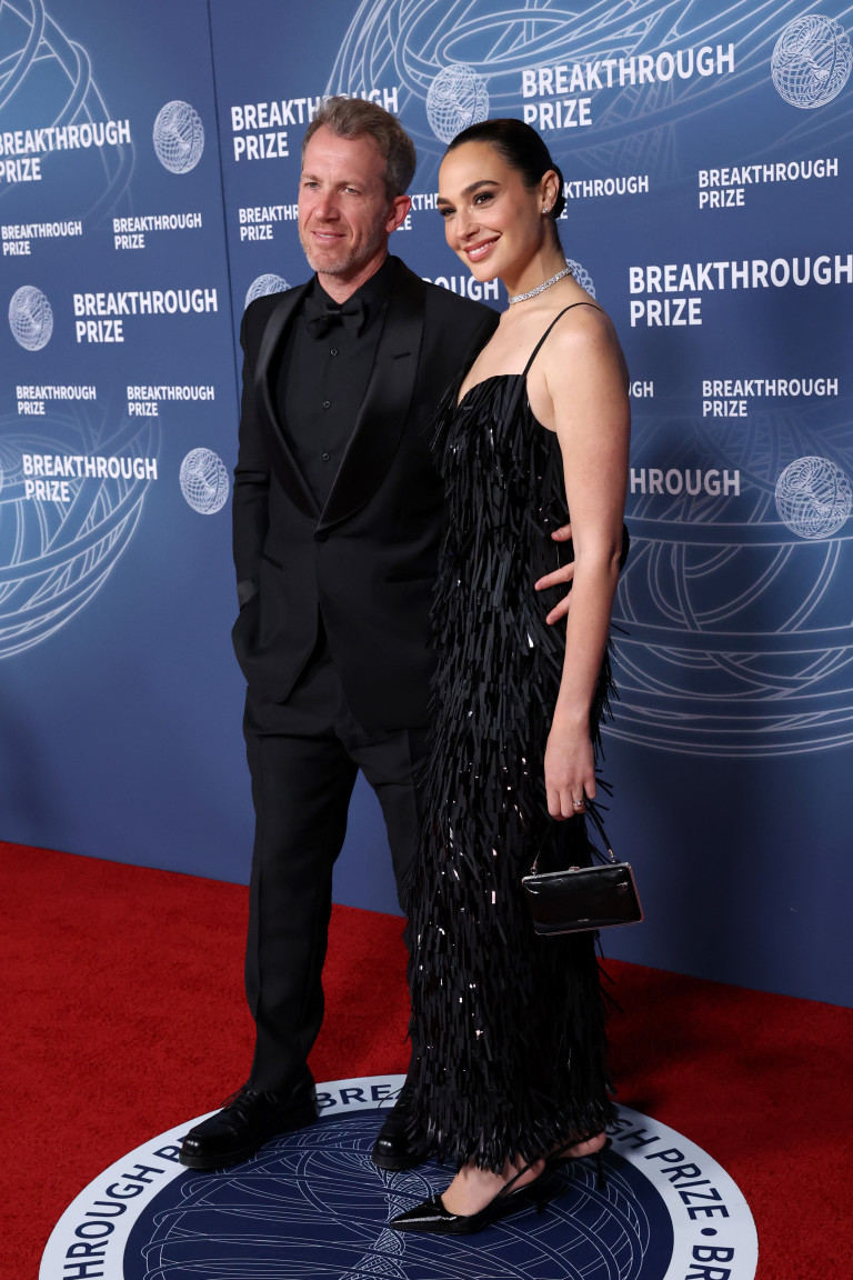 Със брачна половинка си