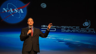 Администраторът на НАСА Джим Бриденстийн коментира че приспособленията използващи космическа