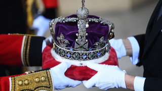 Кралското семейство на Великобритания отпразнува първата си лесбийска сватба след
