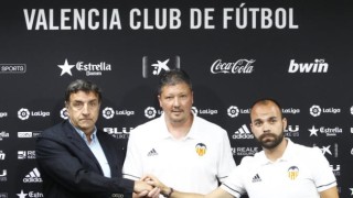 Преходът от втория към първия отбор на Валенсия ще става