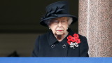 Кралица Елизабет Втора, Remembrance Day и първата й поява с маска