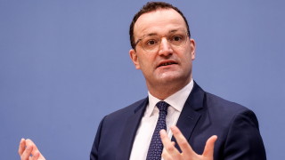 Йенс Шпан висш член на управляващите консерватори в Германия подаде