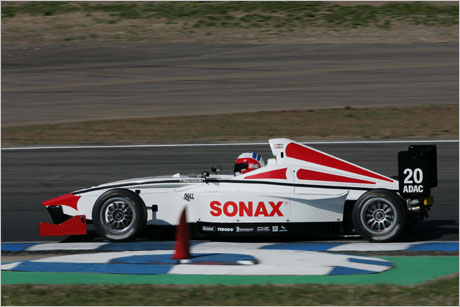 Върбицалиев подобрява класирането си във Формула БМВ