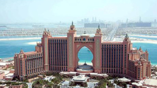 Звездно парти за откриването на комплекс The Atlantis в Дубай (видео)