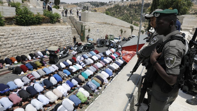 Израел забрани на мъжете под 50 г. да се молят в Йерусалим