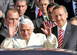 Папа Бенедикт XVI пристигна в Анкара