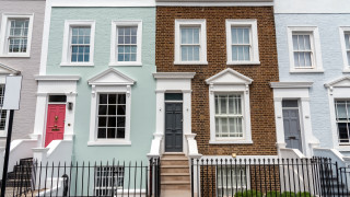 Цените на жилищата във Великобритания се повишиха повече от очакваното