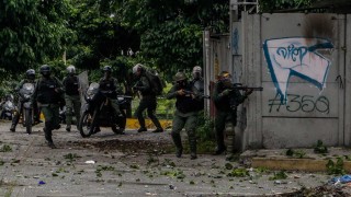 Венецуелски официални лица са убити с началото на гласуването