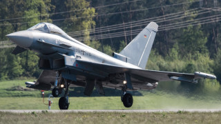 Германия вдигна два изтребителя Eurofighter заради руски военен разузнавателен самолет