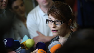 Председателят на парламентарната група на ГЕРБ СДС Десислава Атанасова призова лидерът