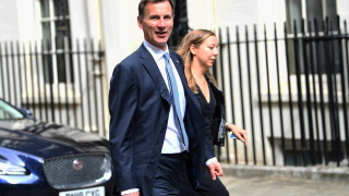 Британският премиер Тереза Мей свика извънредна правителствена среща за сигурност