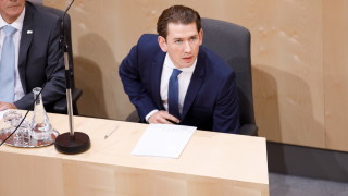 Столът на канцлера на Австрия Себастиан Курц се разклати