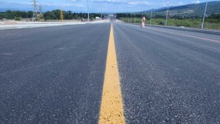 Паднала скална маса затрудни движението по пътя Смолян Пловдив