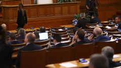 Депутатите се разсеяха и няма да гласуват декларация за РСМ