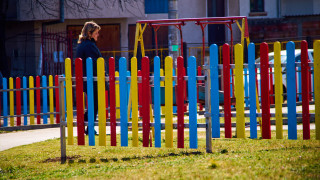 Глобиха жената която връхлетя с автомобила си върху детска площадка