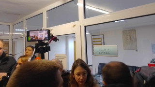 Депутати от БСП нахлуха в сградата на областния управител на