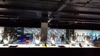 До "Камп Ноу" и обратно: Барселона мисли за феновете си