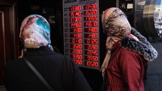 Стойността на турската лира спрямо долара в понеделник актуализира своя