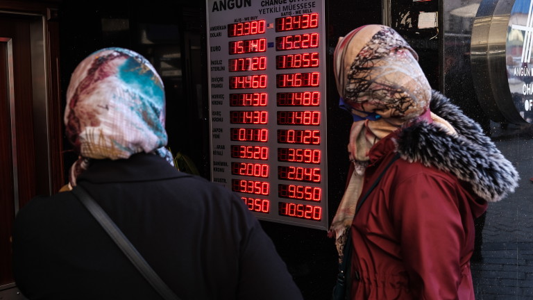 Турската лира падна до ново историческо дъно