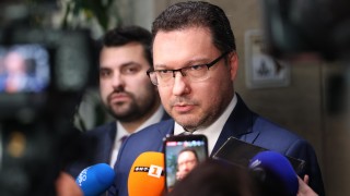 Безкрайно закъсняло така Даниел Митов определи Според депутата от