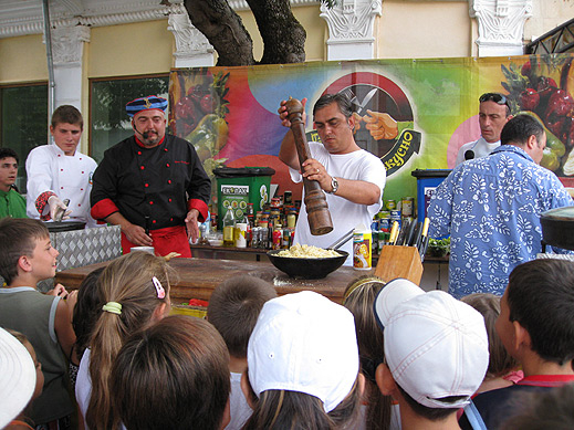 Ути, Цонко и "комиците" готвиха на живо за жителите и гостите на Каварна