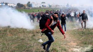 Нови сблъсъци се разразиха този следобед между полицейски части за