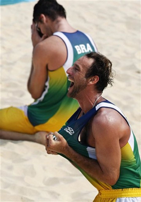 Американци и бразилци ще спорят за титлата в плажния волейбол при мъжете