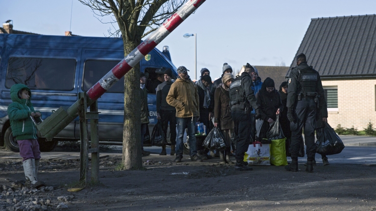 Франция гони 1000 имигранти от лагера в Кале 
