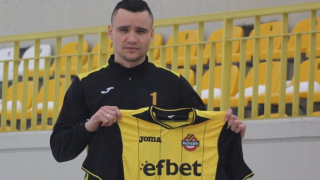 Защитникът на Ботев Виктор Генев е следен от израелски