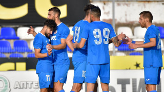 С група от 20 футболисти Монтана лети в 10 00 часа