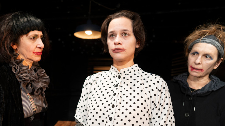 Елена Телбис, Светлана Янчева и Кристина Янева в реалността на невъзможната любов в новата постановка на Театър 199