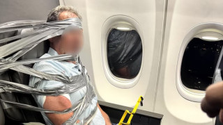 Пътник побесня и започна да хапе хора по време на полет на American Airlines