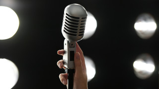 Певецът, който покорява музикални класации, но се оказа, че не е истински