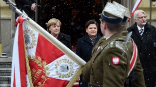 Качински доволен от срещата с Меркел във Варшава