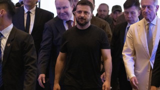 Президентът на Украйна Володимир Зеленски с двупартийната делегация на комисията