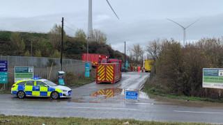 Има жертви и ранени след голяма експлозия в Ейвънмаут близо