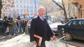 Очаквам конгресът да убеди Корнелия Нинова да остане но и