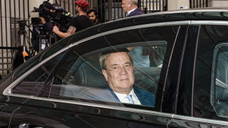 Увеличи се натискът върху Армин Лашет да се оттегли след